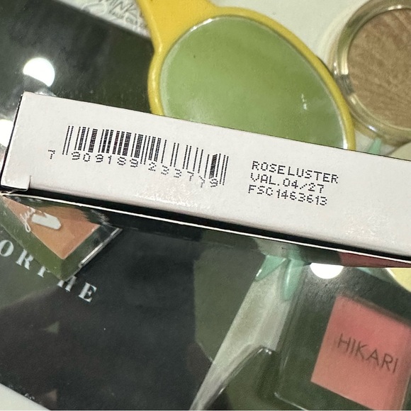 Avon Blush Rose Luster - Picture 9 of 9